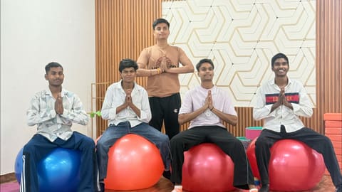 Yoga Se Hoga students and trainer in namaste