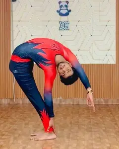 Dev Gohar – Deep backbend