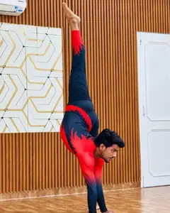 Dev Gohar – Standing split
